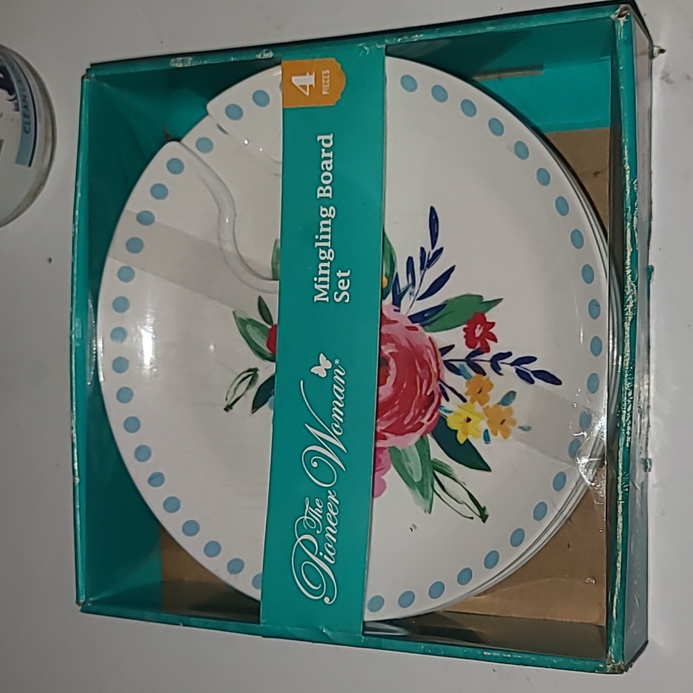 The Pioneer Woman Mingling Board Set